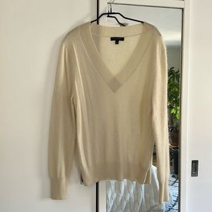 Banana Republic 100% cashmere v neck sweater in size m